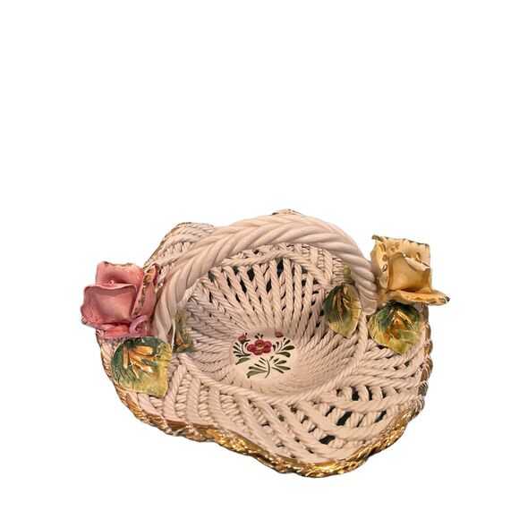 Vintage Napoleon Capodimonte  Porcelain  Woven Basket of Flower's  Made in Italy - Picture 5 of 7